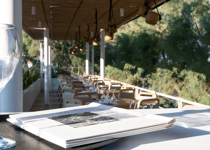 Kamari Beach Hotel Otel 3*