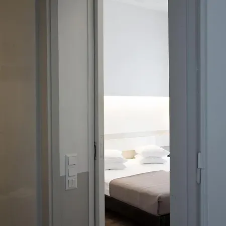 호텔 카마리 비치 Kamári