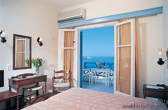 Kamari Beach Hotel Hotel 3*