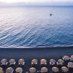 Kamari Beach Hotel 3*