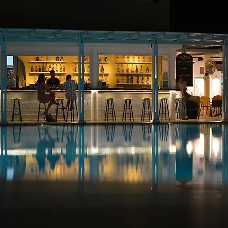 ホテル Kamari Beach Hotel