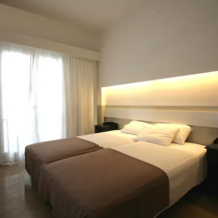 Kamari Beach Hotel 3*