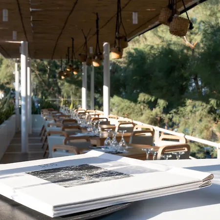 Kamari Beach Hotel מלון 3*