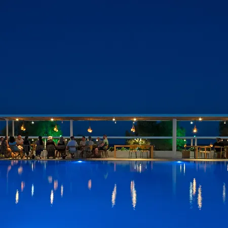 Kamari Beach Hotel ホテル 3*