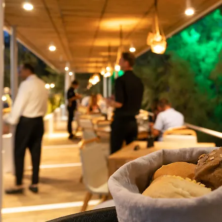 Kamari Beach Hotel ホテル 3*