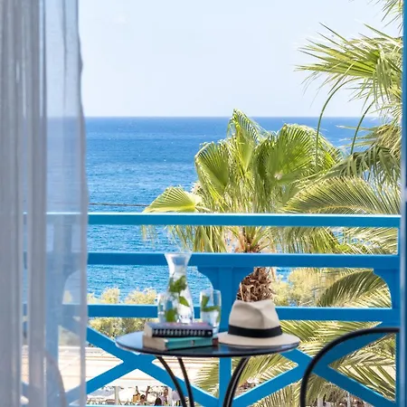 Kamari Beach Hotel ホテル 3*