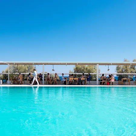 Kamari Beach Hotel מלון