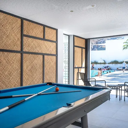 מלון Kamari Beach Hotel Kamári