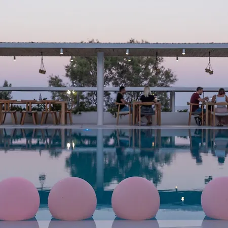 Kamari Beach Hotel מלון