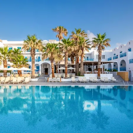 Kamari Beach Hotel מלון
