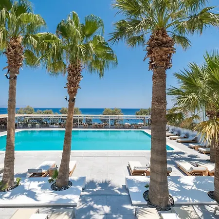 Kamari Beach Hotel מלון