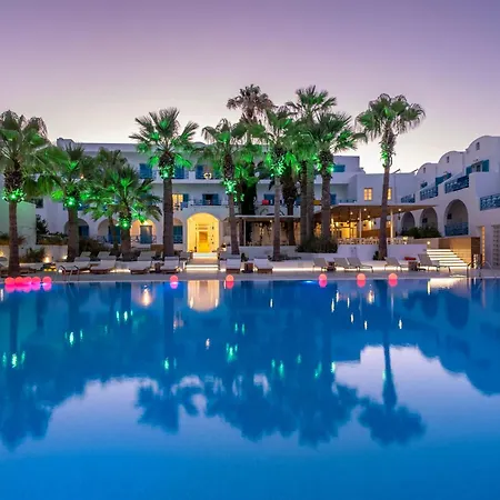 מלון Kamari Beach Hotel 3*