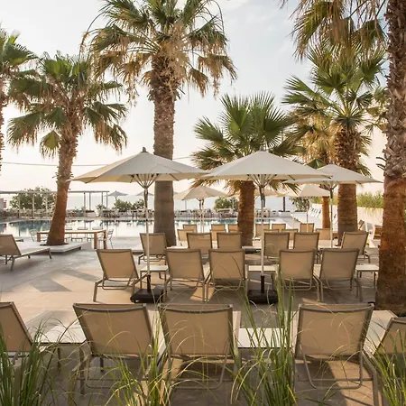 Kamari Beach Hotel מלון 3*