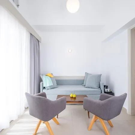 Kamari Beach Hotel מלון 3*