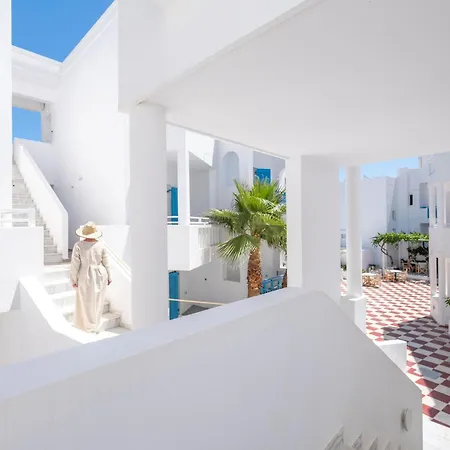 Kamari Beach Hotel מלון 3*