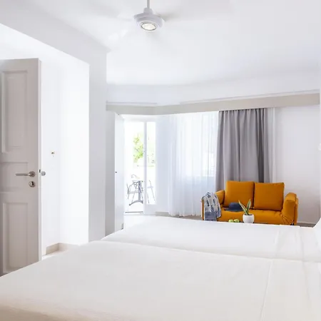 מלון Kamari Beach Hotel
