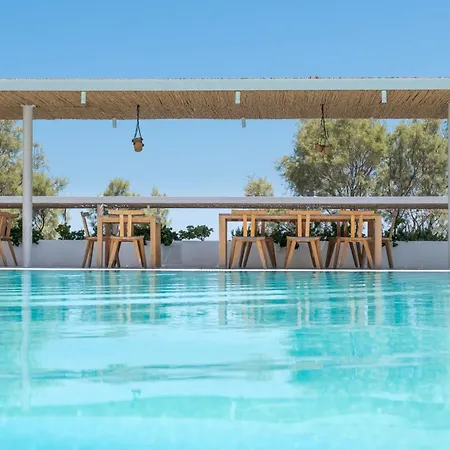 Kamari Beach Hotel מלון 3*