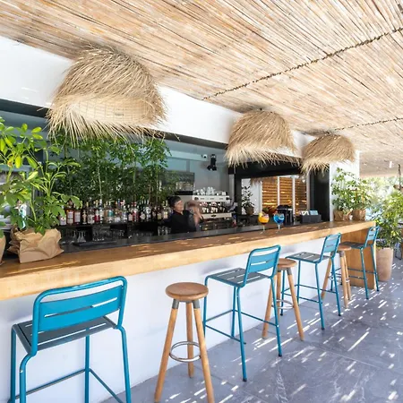 Kamari Beach Hotel מלון Kamári
