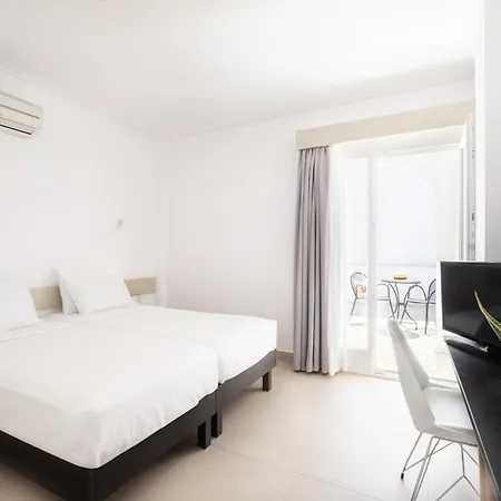מלון Kamari Beach Hotel 3*