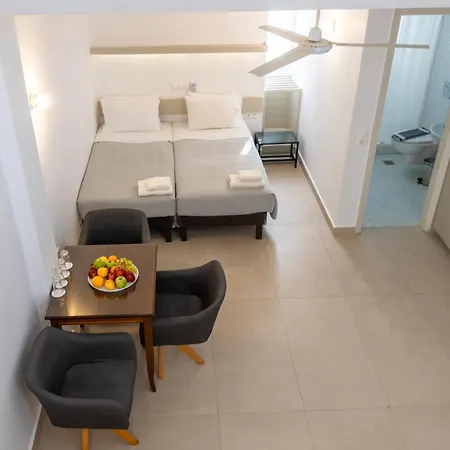 Kamari Beach Hotel מלון Kamári