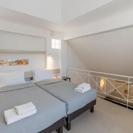 Kamari Beach Hotel מלון