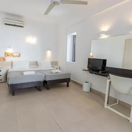 Kamari Beach Hotel מלון 3*