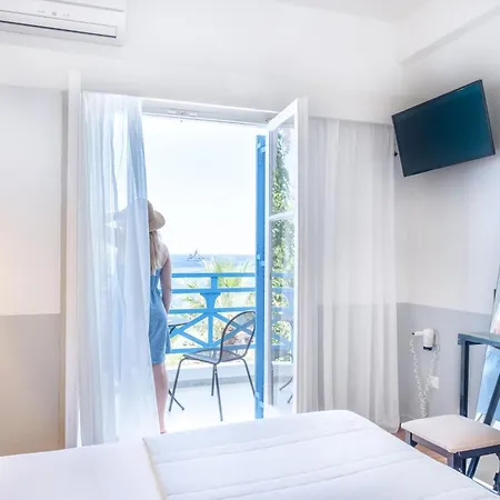 Kamari Beach Hotel 3*