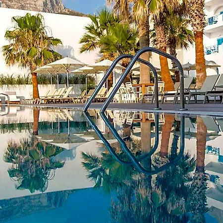 Kamari Beach Hotel Hotel