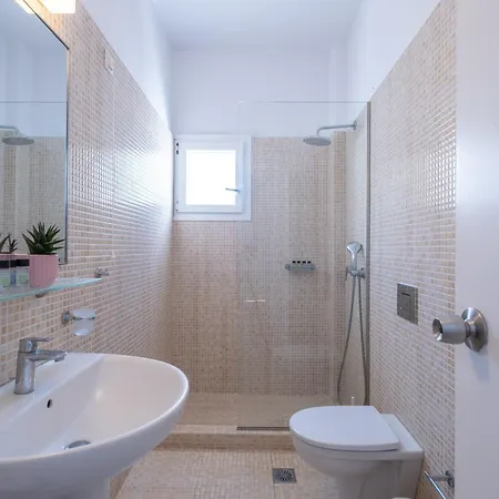 Kamari Beach Hotel 3*