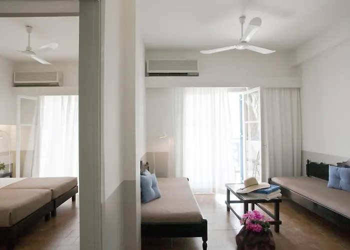 Отель Kamari Beach Hotel 3*