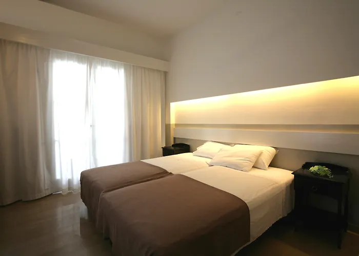 Kamari Beach Hotel 3*