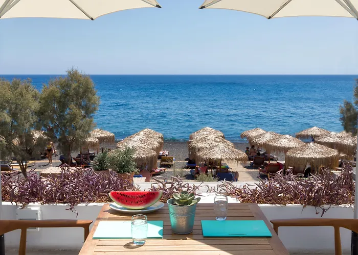 Kamari Beach Hotel Hotell 3*