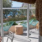 Kamari Beach Hotel 3*