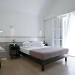 Kamari Beach Hotel 3* Kamári