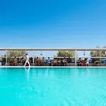 Kamari Beach Hotel Hotel