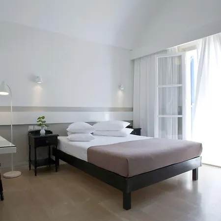 Kamari Beach Hotel ホテル 3*