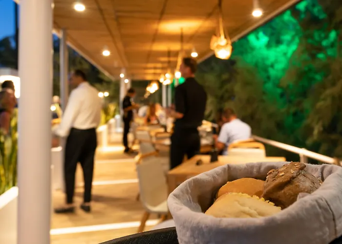 Kamari Beach Hotel Szálloda 3*