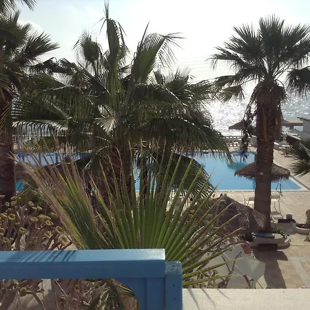 Kamari Beach Hotel 3*