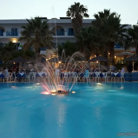 Kamari Beach Hotel Hotel